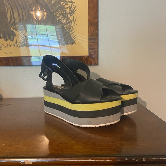 Steve Madden black platform sandals - Picture 2 of 4